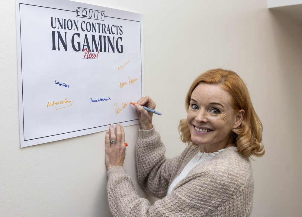 An Equity member signs the pledge.